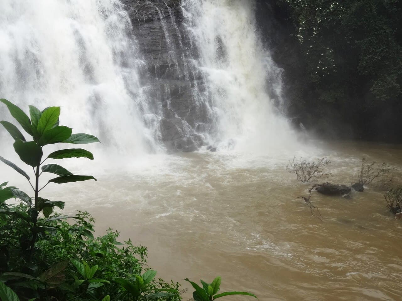 Kalhatti Falls